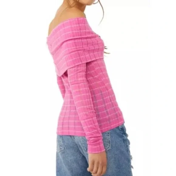 Free People Revolve Snowbunny GF Rib Off the shoulder Top in Fuchsia Fizz Combo - Picture 5 of 5
